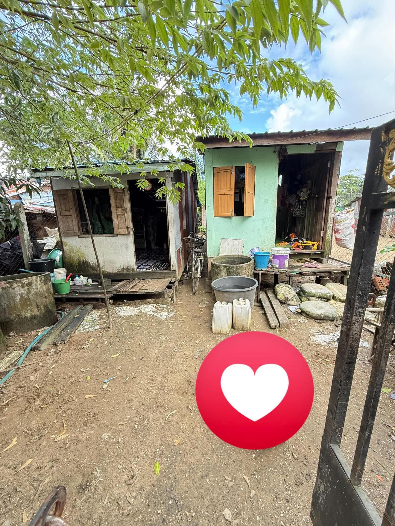 တောင်ဒဂုံမြို့နယ်ရှိလုံးချင်းအရောင်း