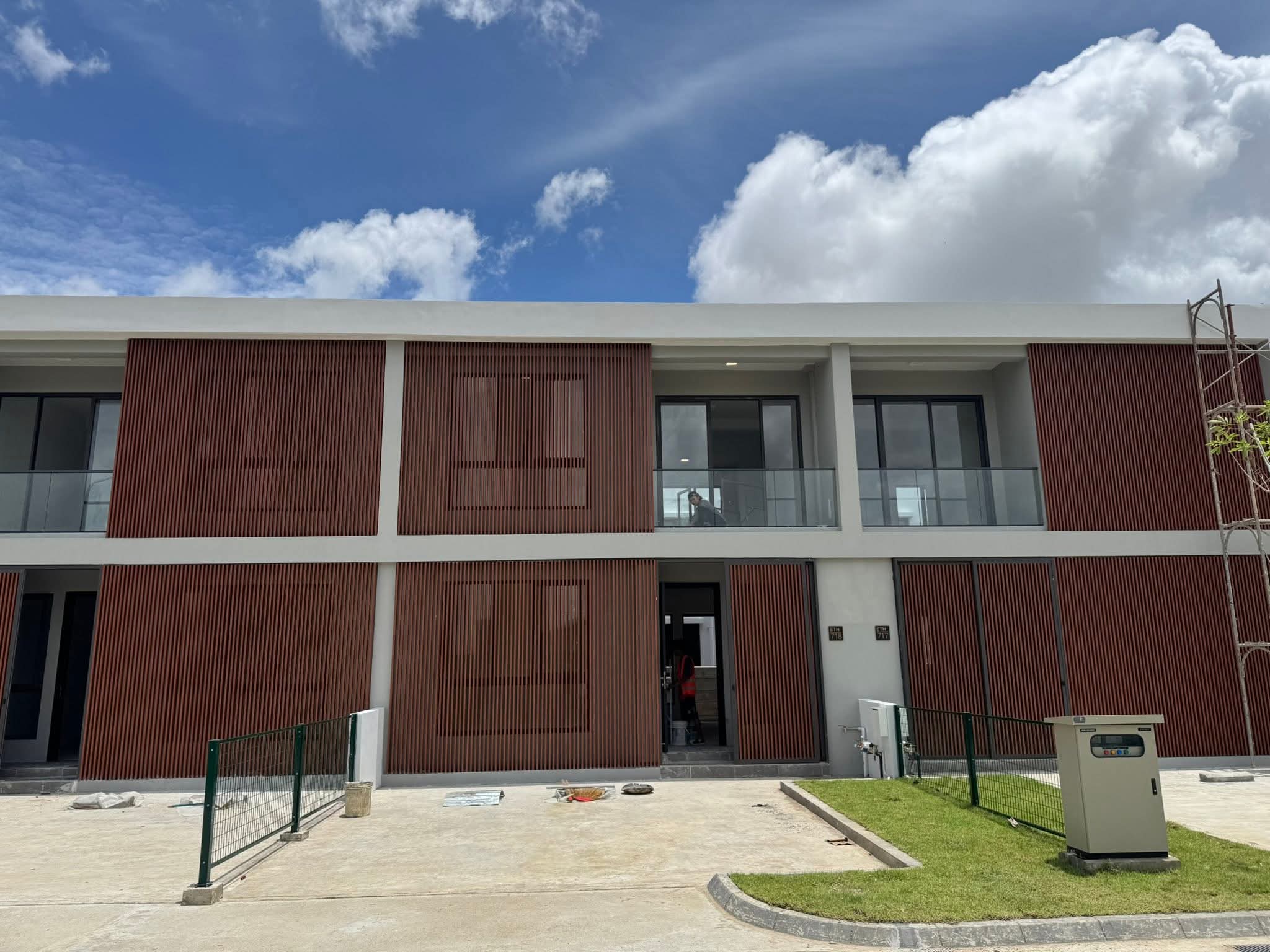 သန်လျှင်မြို့နယ်၊Star City အိမ်ယာဝန်းအတွင်းရှိEstellarအရောင်