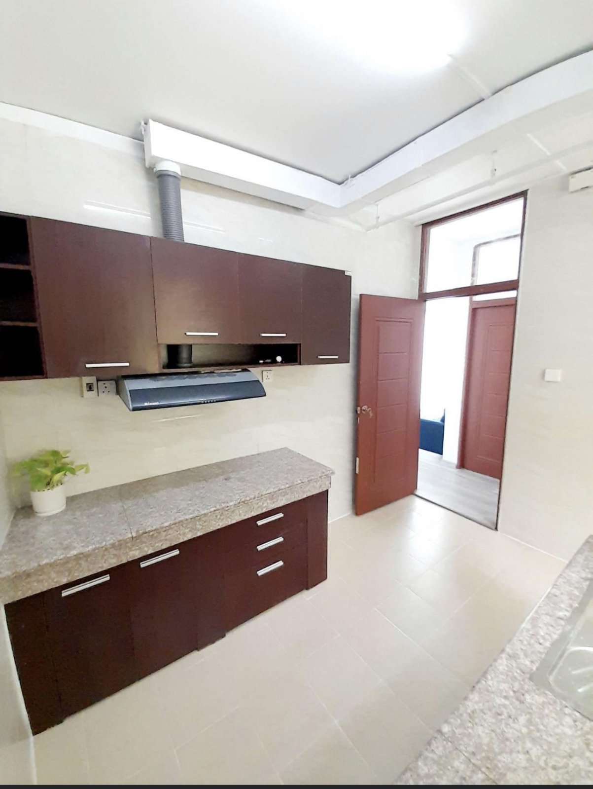 Yadanar Hnin Si Condo