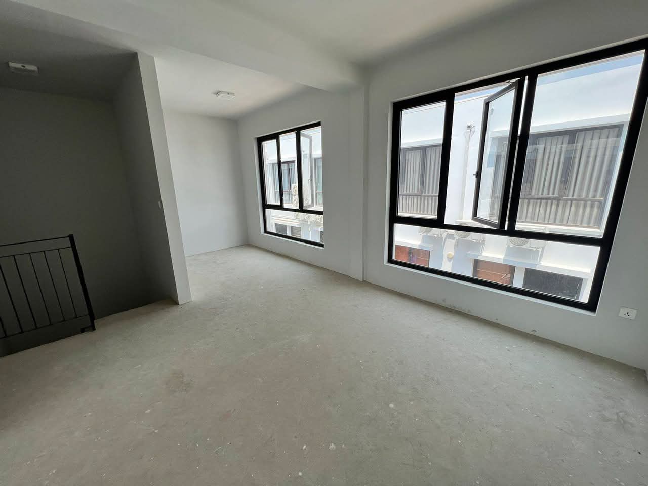 သန်လျင်မြို့နယ်၊  အိမ်ရာ(2RC)အရောင်း