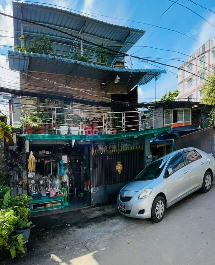 သဃန်းကျွန်းမြို့နယ် လုံးချင်း တိုက်အရောင်း