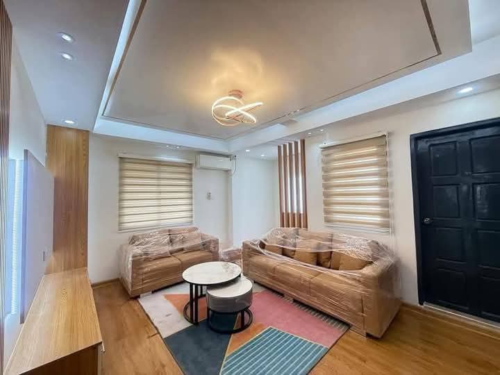 တောင်ဉကလာပမြို့နယ် မီနီ ကွန်ဒိုအရောင်း