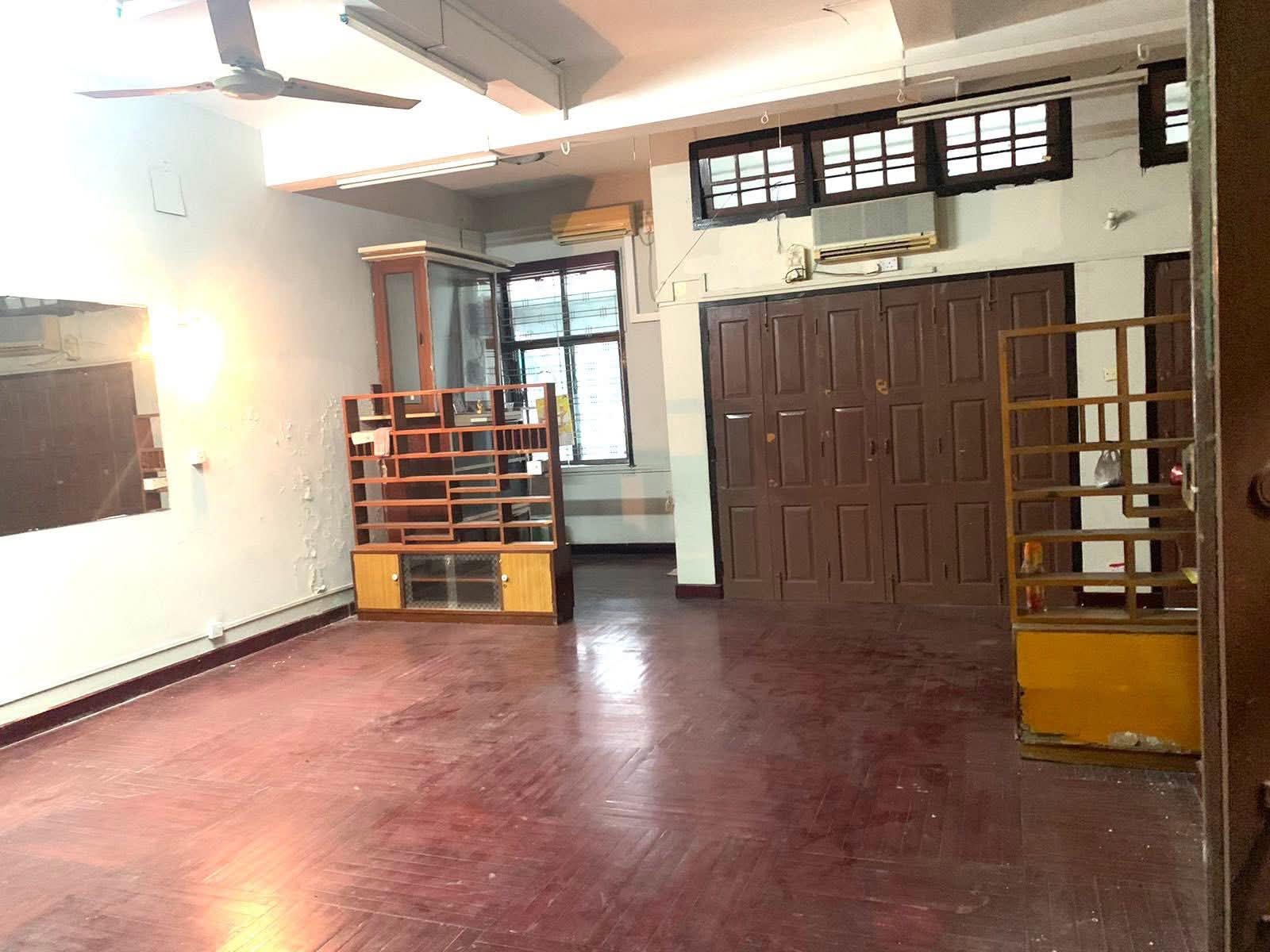 လမ်းမတော်မြို့နယ်၊ (3RC) အရောင်း