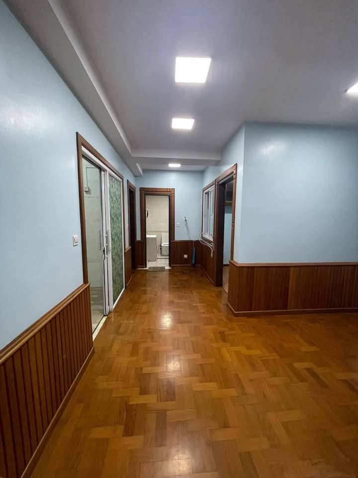 ပုဇွန်တောင်မျြု့နယ်၊ ကွန်ဒိုအရောင်း