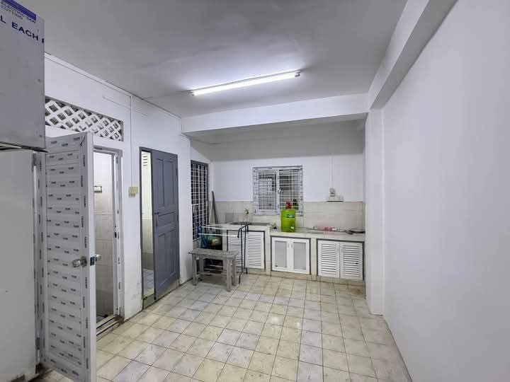 ပုဇွန်တောင်မြို့နယ်တိုက်ခန်းအရောင်း