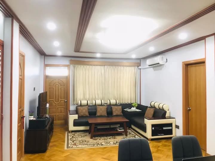 ရွှေမာလာရိပ်မွန် ကမာရွတ် မြို့နယ်၊ အရောင်း